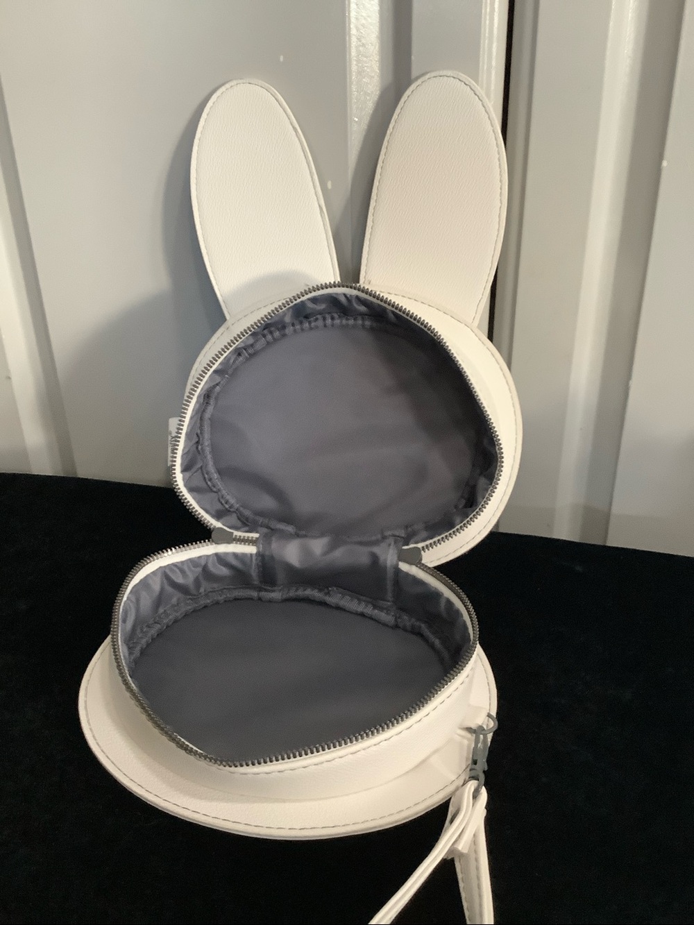 Miffy White Bunny Crossbody Bag - Kids Accessories Excellent Condition - Picture 3 of 11